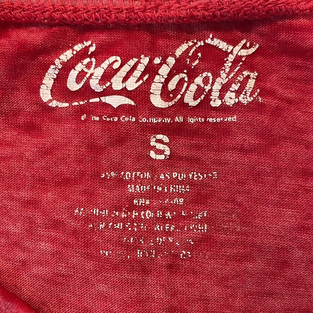 💙 Coca-Cola Red Graphic Burn out tee - Size Small - Picture 3 of 3